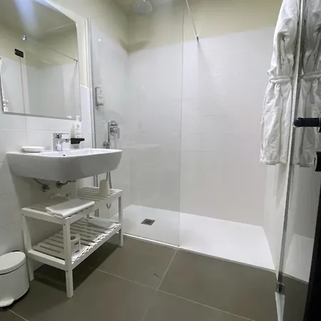 فندق Country Borromeo 4*